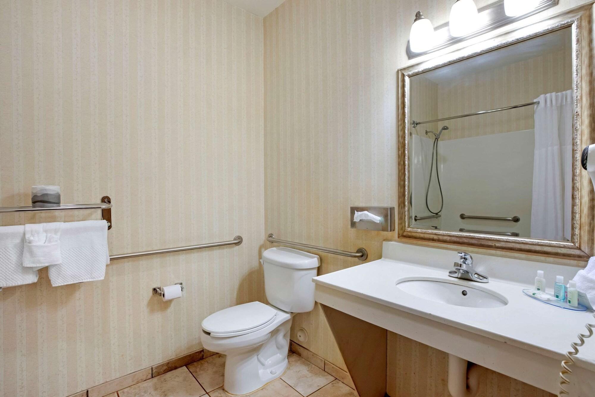 Quality Inn & Suites Wellington - Fort Collins Εξωτερικό φωτογραφία