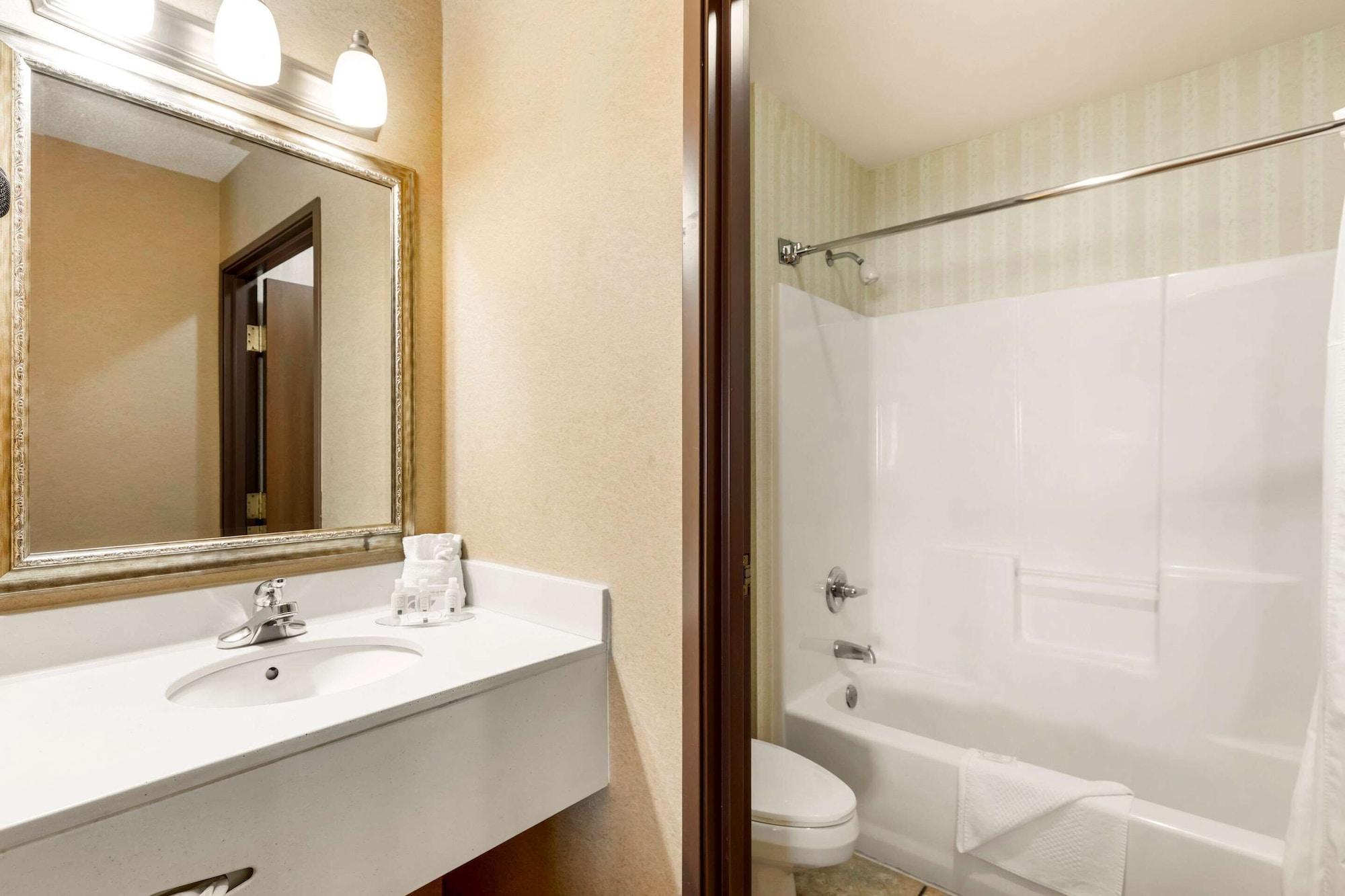 Quality Inn & Suites Wellington - Fort Collins Εξωτερικό φωτογραφία